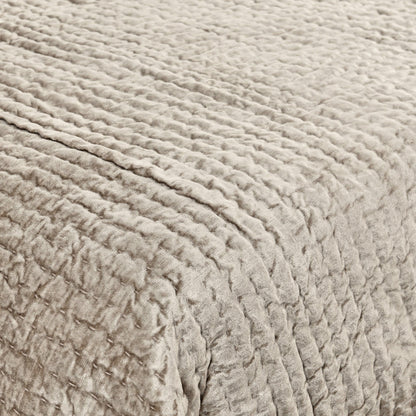 Bari - Velvet Quilt - Pebble