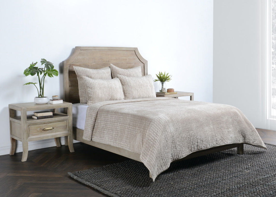 Bari - Velvet Quilt - Pebble