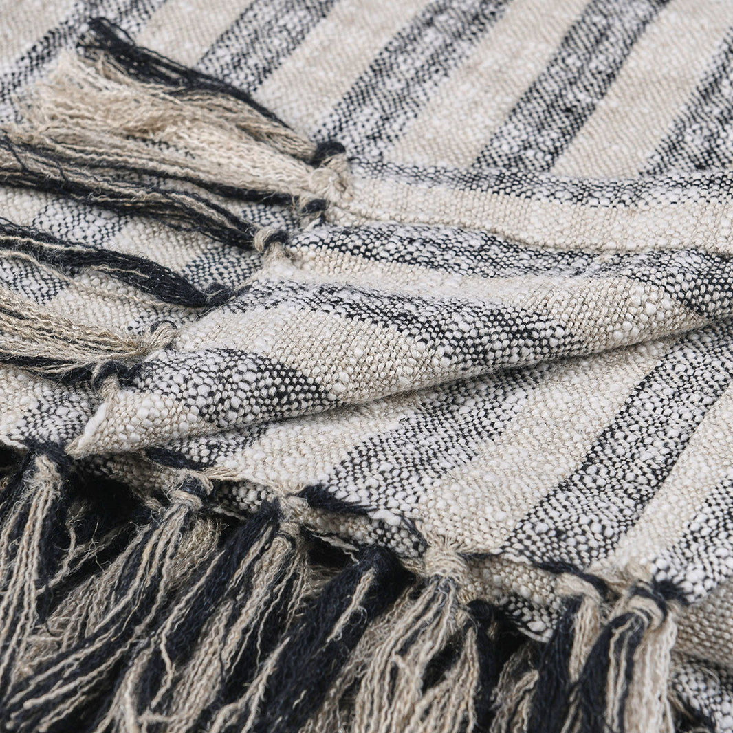 Linna - Throw - Natural / Black