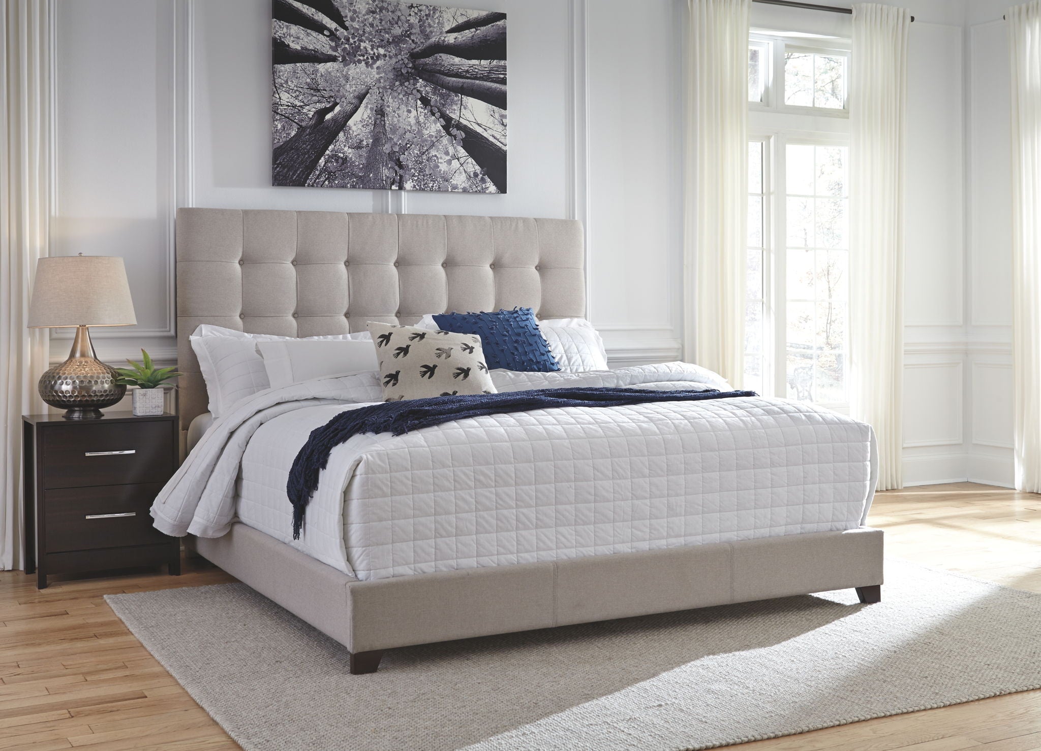 Dolante - Upholstered Bed, alternate view 2