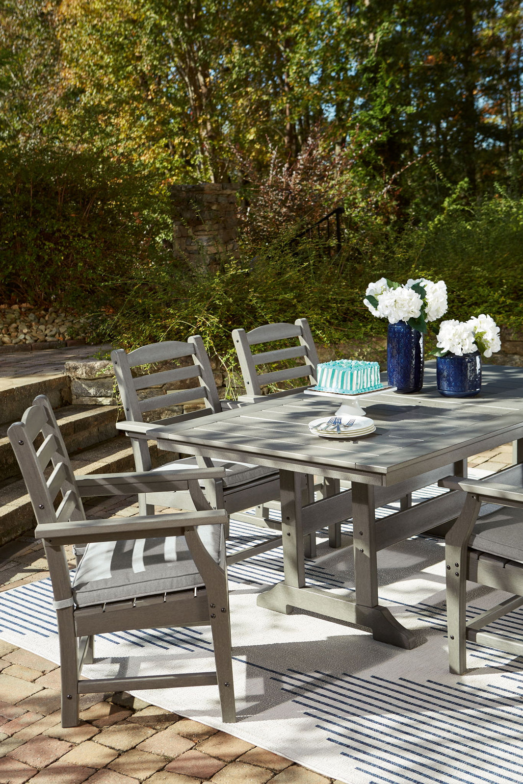 Visola - RECT Dining Table w/Umb OPT - Gray