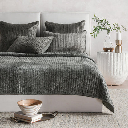 Bari - Velvet Quilt Set