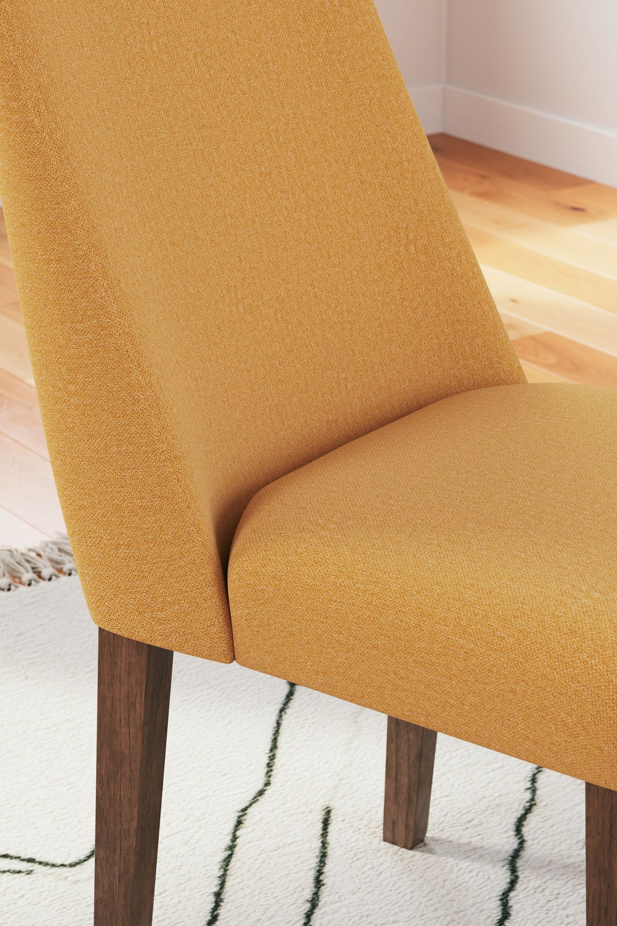 Lyncott - Dining Room Table Set, alternate view 11