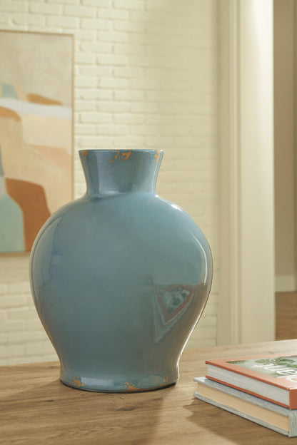 Giliburgh Vase, gallery image 6