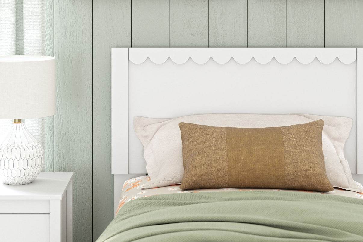 Hallityn - Panel Platform Bed, alternate view 4