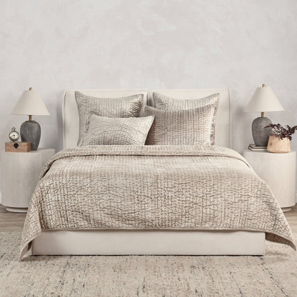 Bari - Velvet Quilt - Pebble