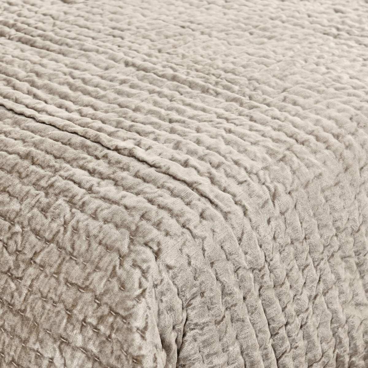 Bari - Velvet Quilt - Pebble - Villa - 3