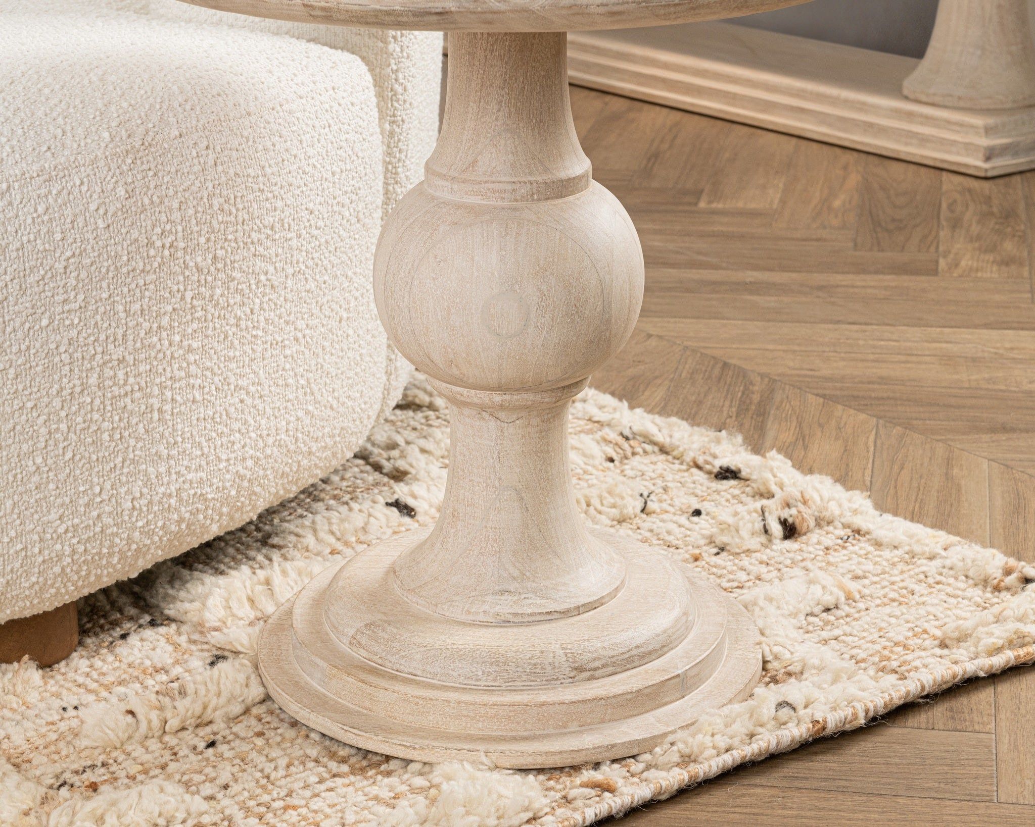 Hera - Round Table, alternate view 11 with wood construction