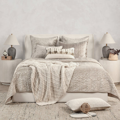 Bari - Velvet Quilt - Pebble