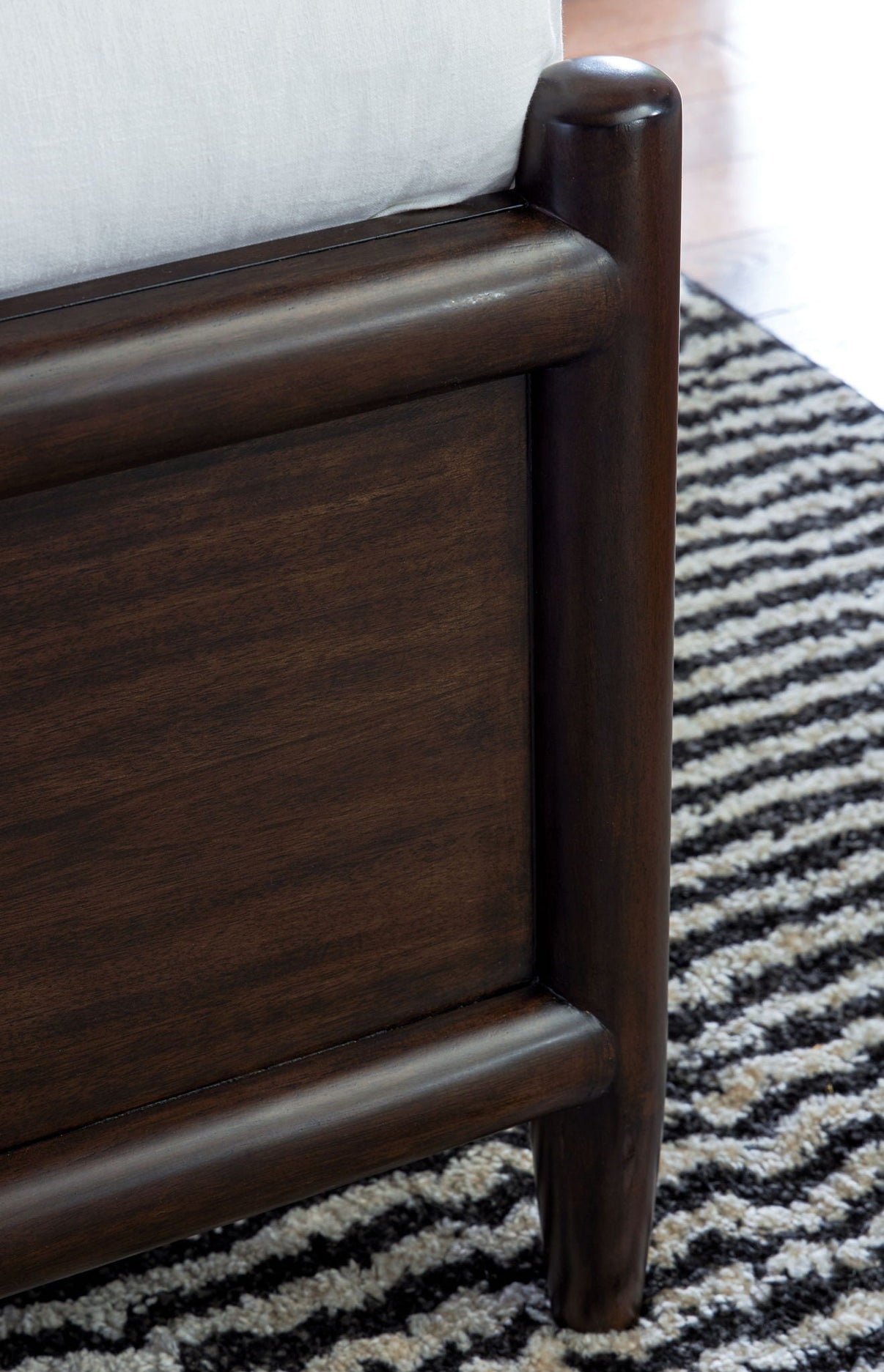 Dantenton - Panel Bed - Benchcraft® - 2