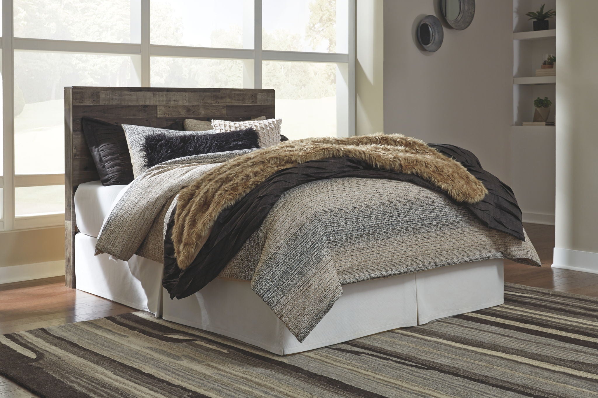 Derekson - Bedroom Set - Benchcraft® - 4