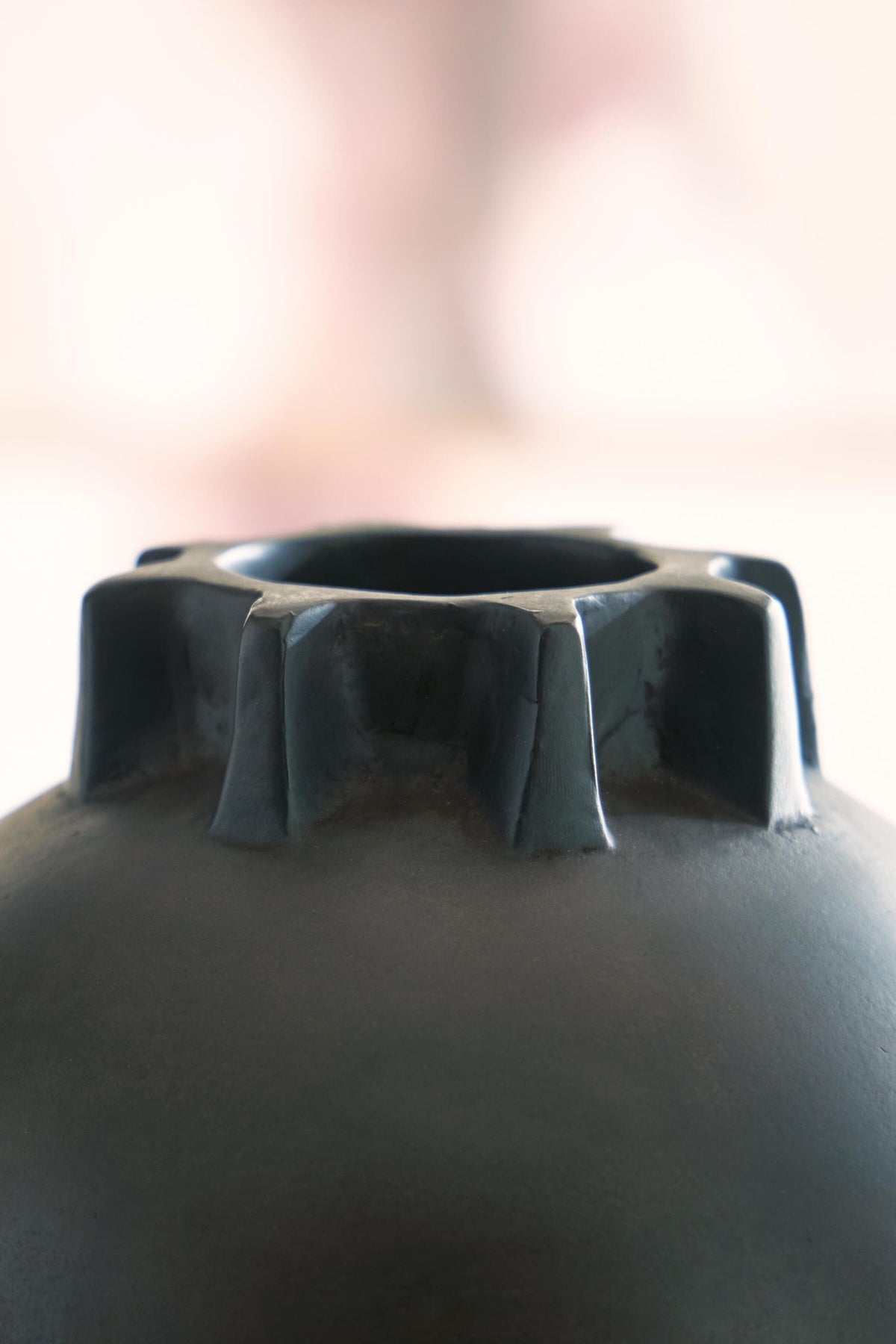 Kaslett Vase Antique Black, gallery image 6