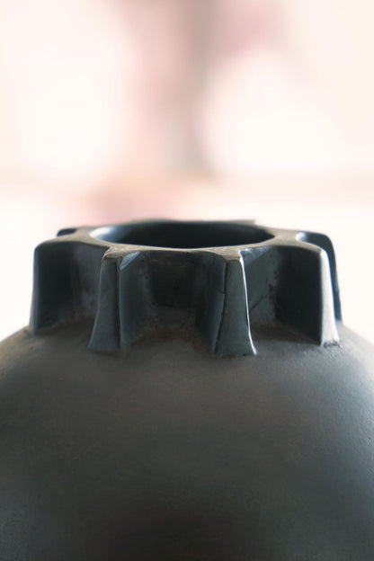 Kaslett Vase Antique Black, gallery image 6