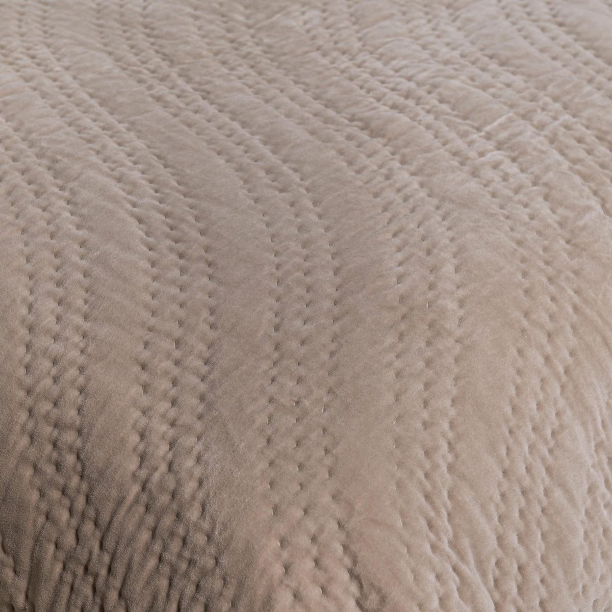 Elms - Velvet Quilt - Villa - 6
