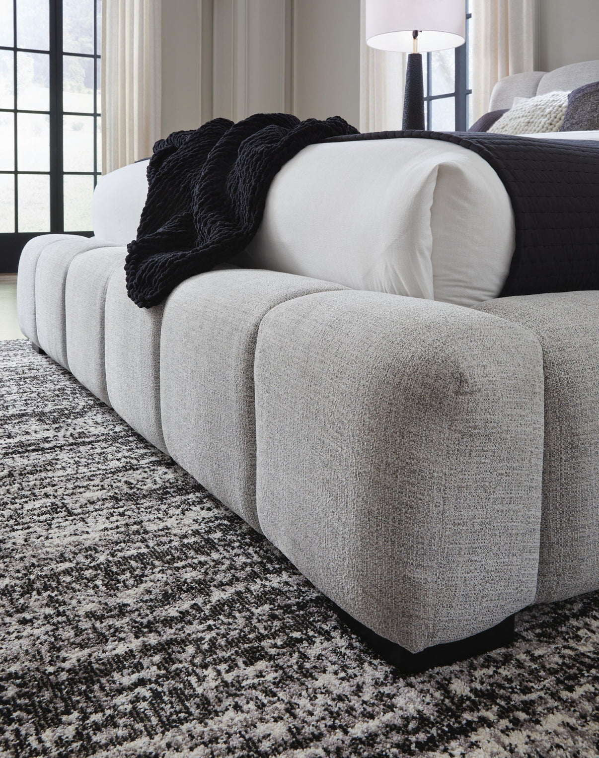 Grendusk - Upholstered Bed - Signature Design by Ashley® - 9