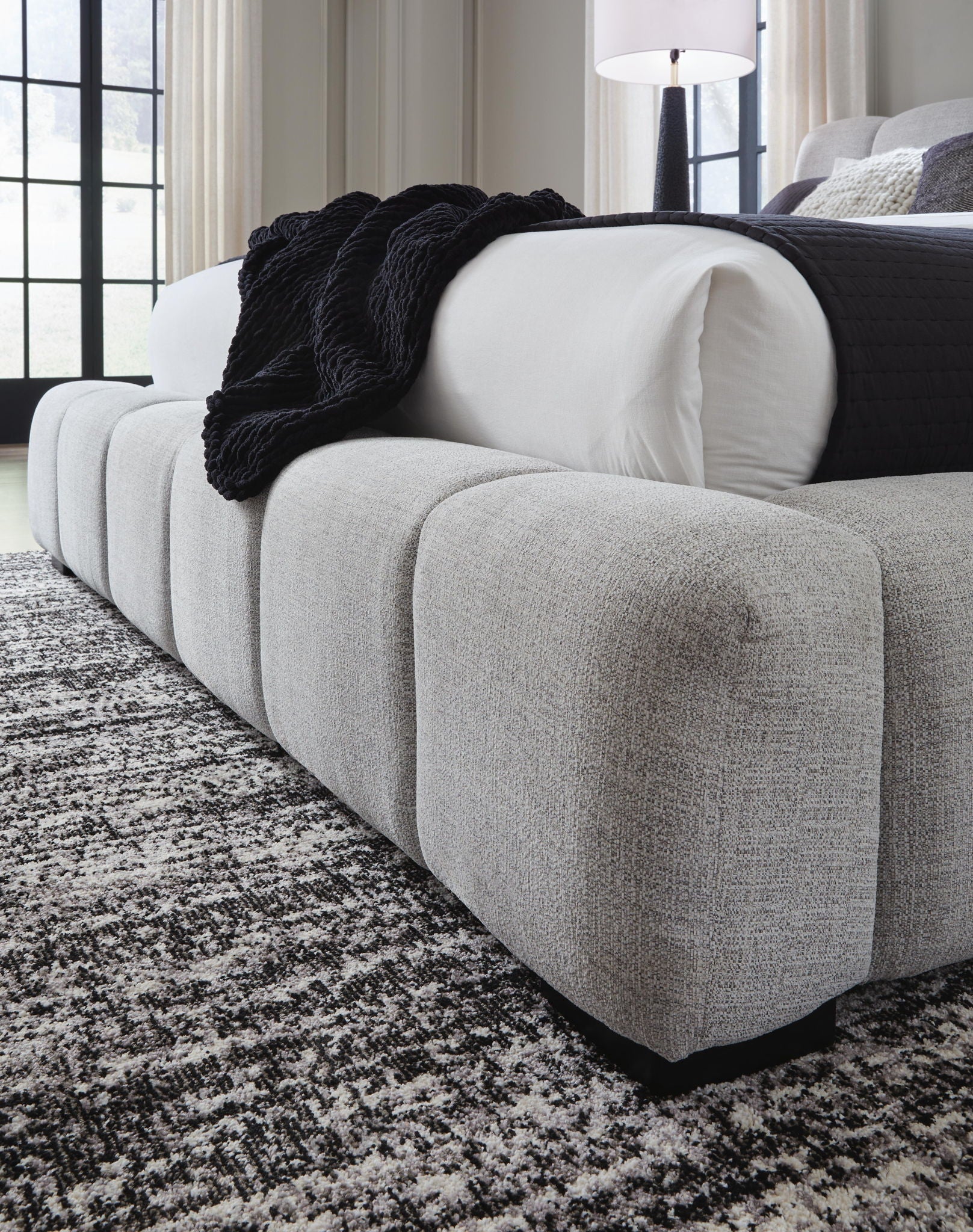 Grendusk - Upholstered Bed - Signature Design by Ashley® - 9