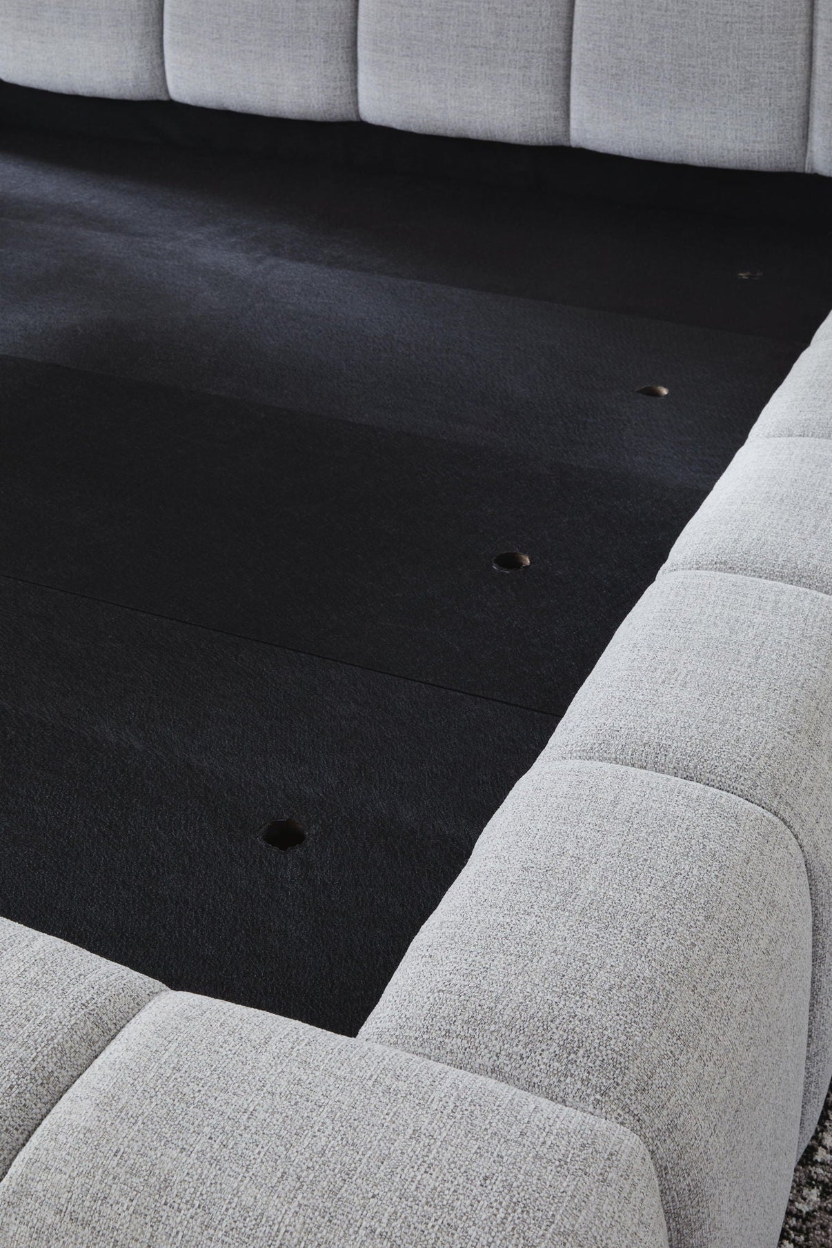 Grendusk - Upholstered Bed - Signature Design by Ashley® - 3
