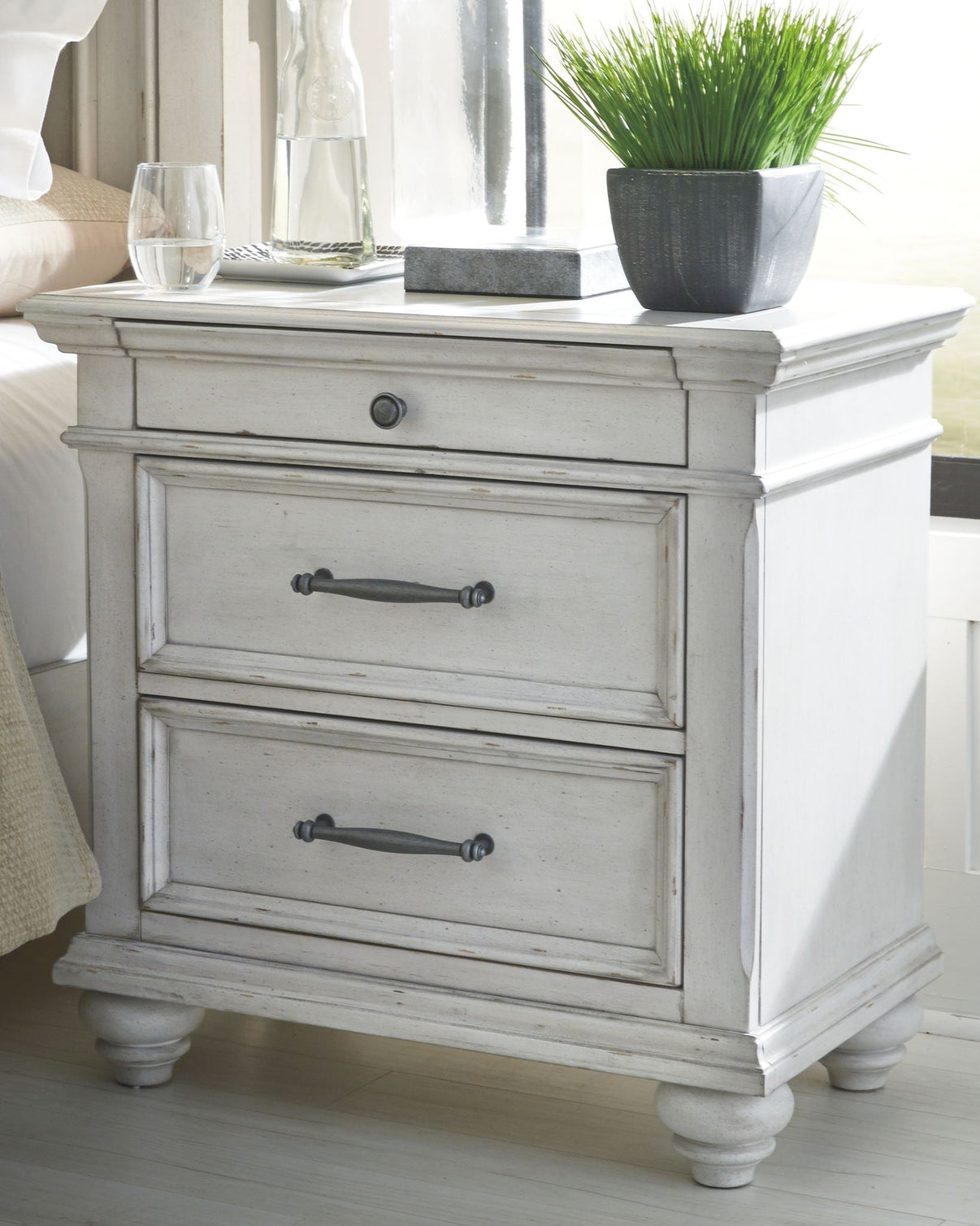Kanwyn - Upholstered Bedroom Set - Benchcraft® - 32