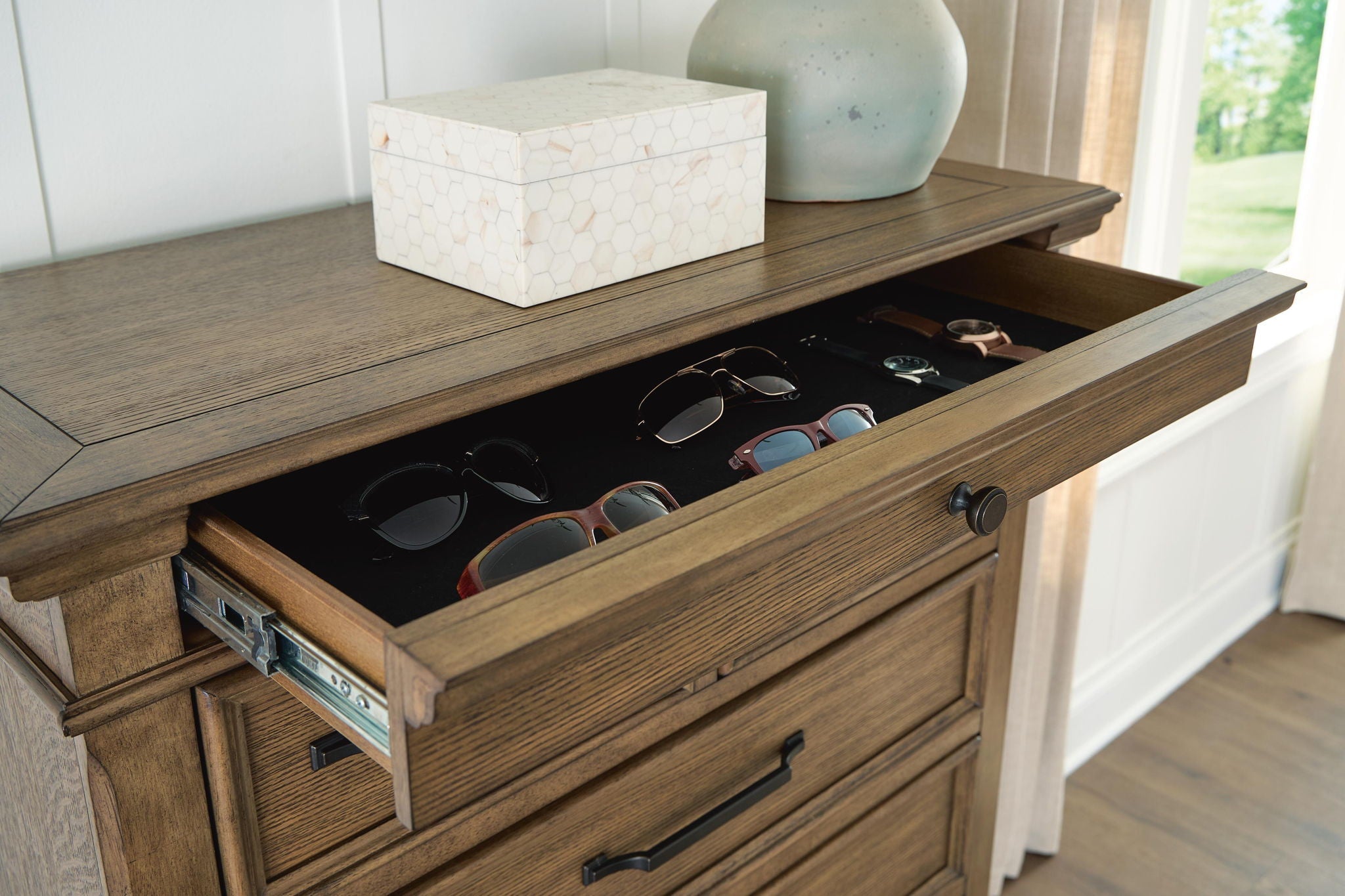 Karallin - Seven Drawer Chest - Medium Brown - Signature Design by Ashley® - 2