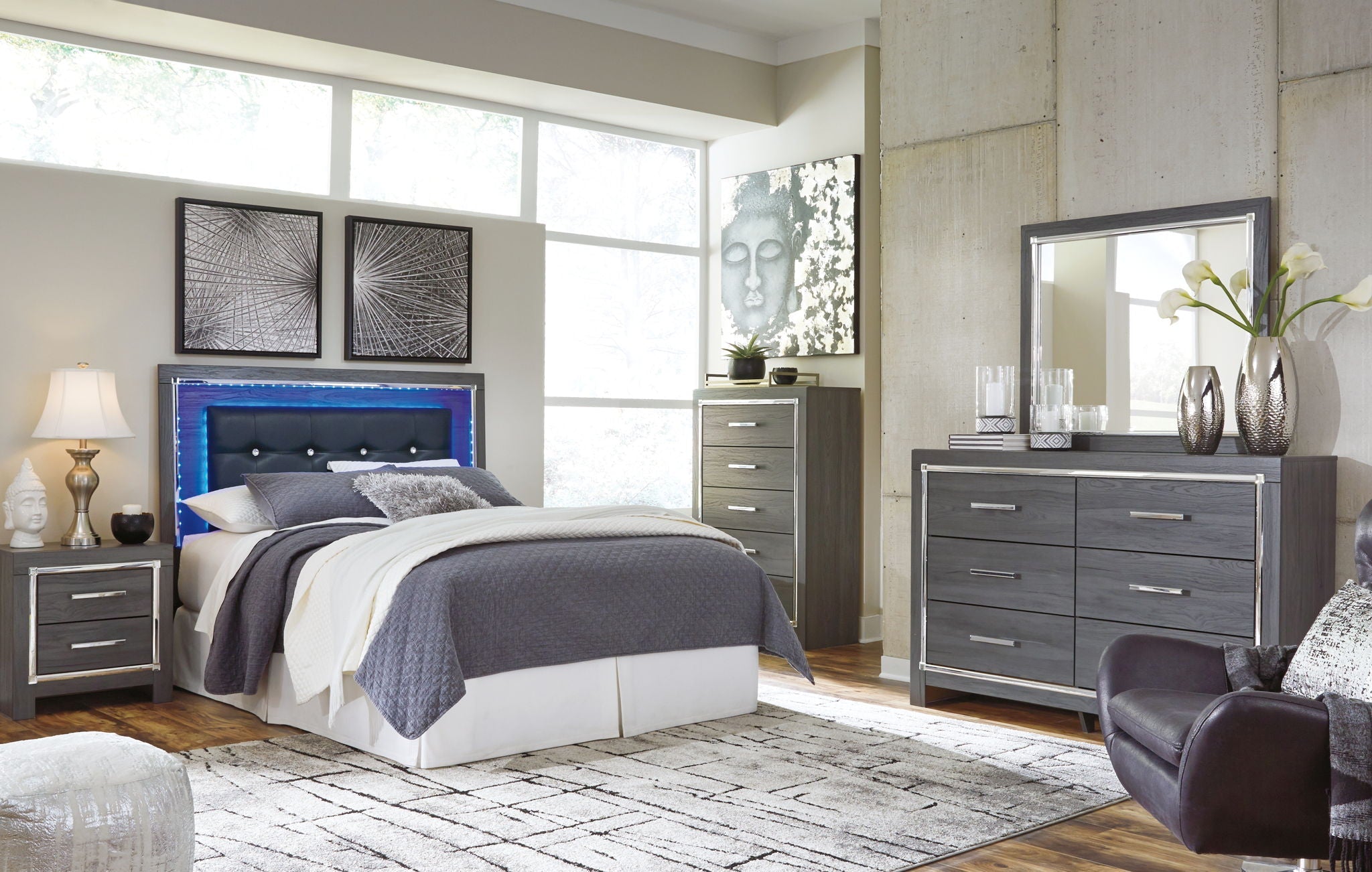 Lodanna - Upholstered Panel Bed - Signature Design by Ashley® - 3