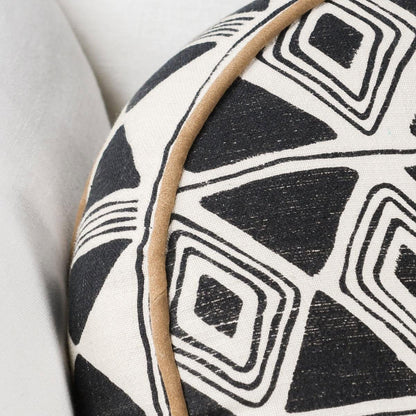 Nubia - 22" x 22" Pillow - Black / White - Villa - 9