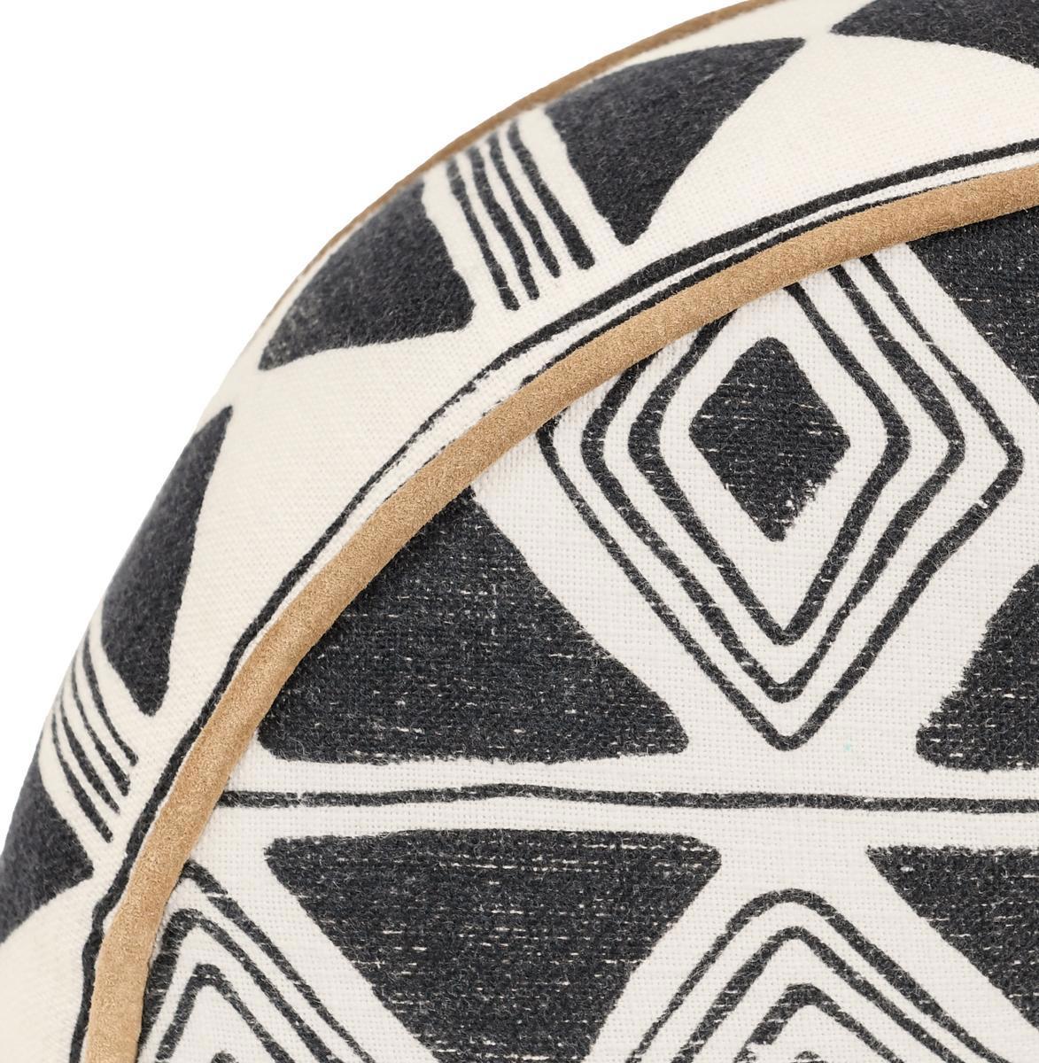 Nubia - 22" x 22" Pillow - Black / White - Villa - 5