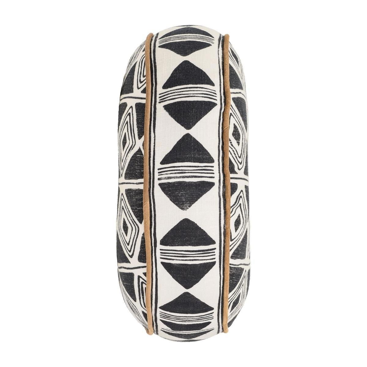 Nubia - 22" x 22" Pillow - Black / White - Villa - 2