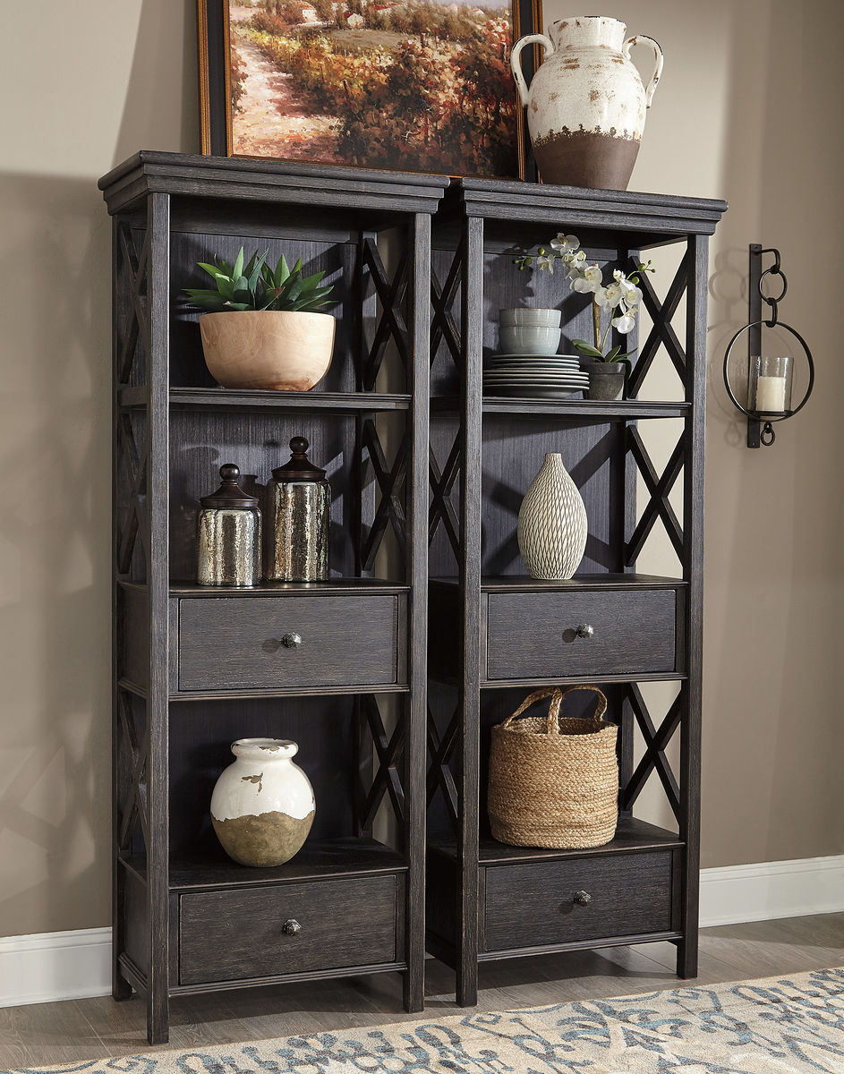 Tyler Creek - Display Cabinet - Signature Design by Ashley® - 2