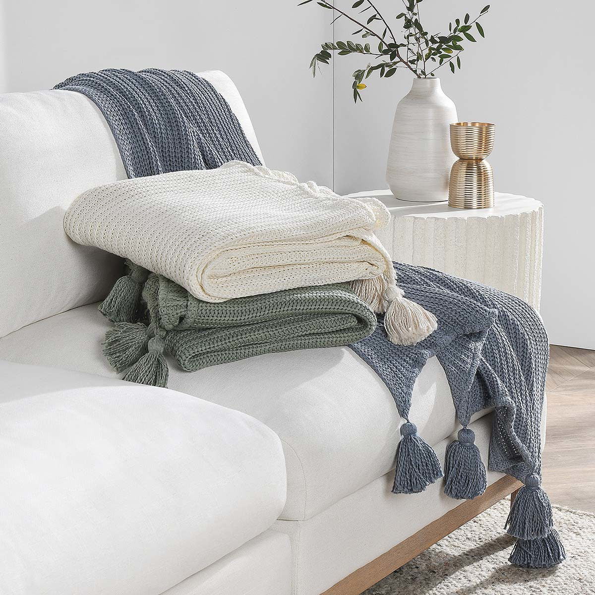 Veda - Throw - Villa - 10