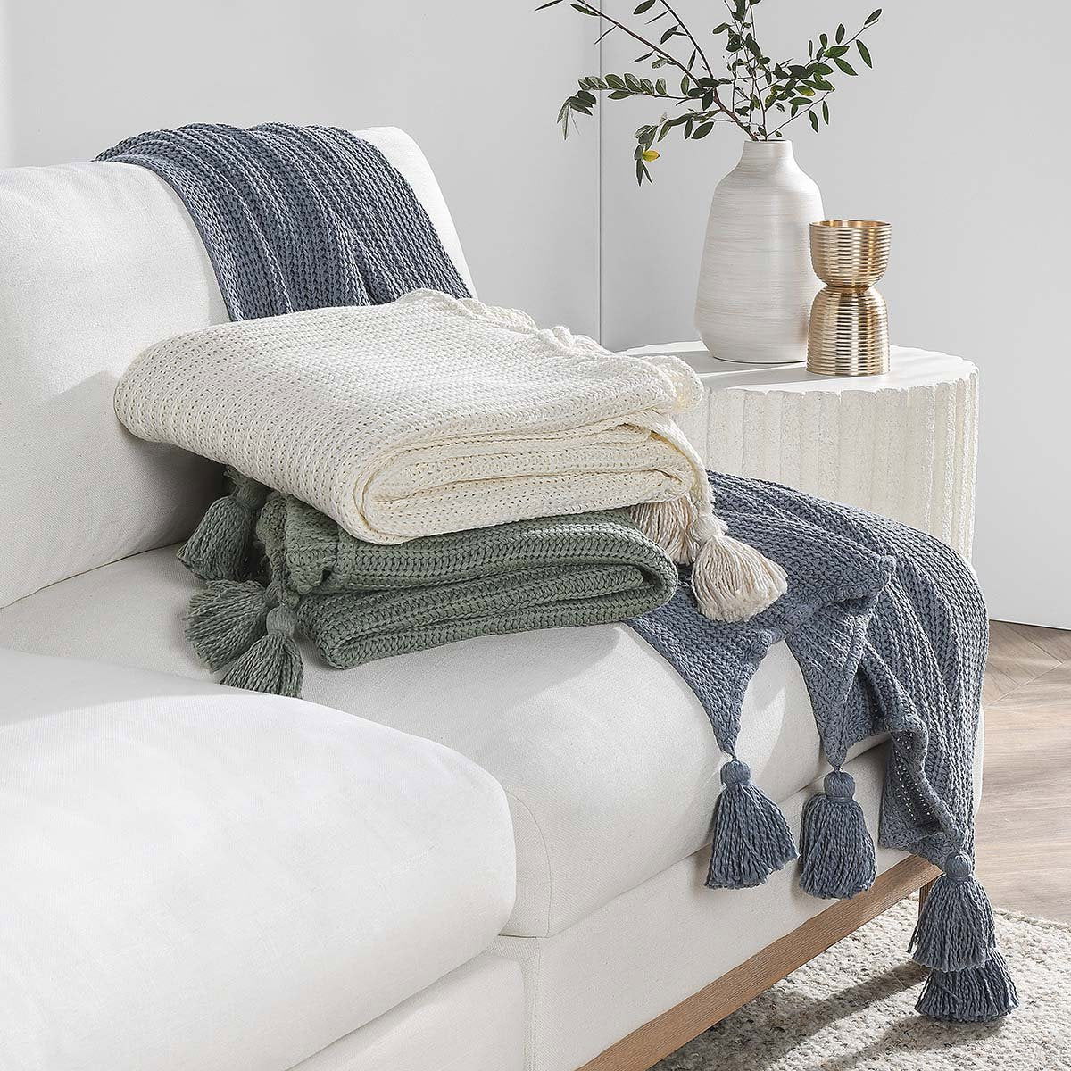 Veda - Throw - Villa - 3