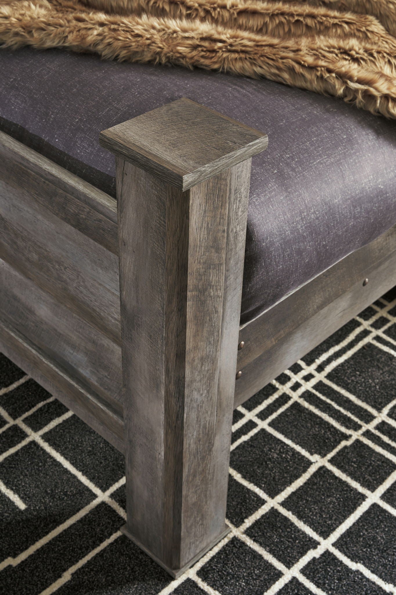 Wynnlow - Poster Bedroom Set - Signature Design by Ashley® - 3